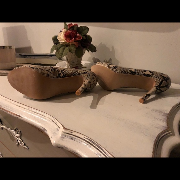 Snakeskin print gorgeous heels never worn !! - Picture 4 of 4